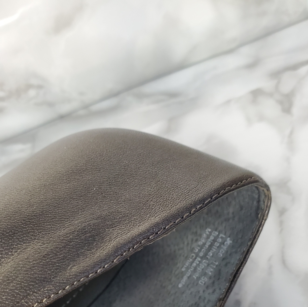 Shoe - Picture 4 of 6